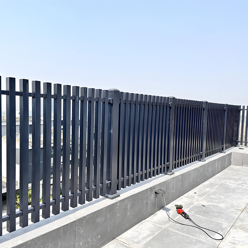 How to Choose Fence Materials? 4 Pro Tips Revealed
